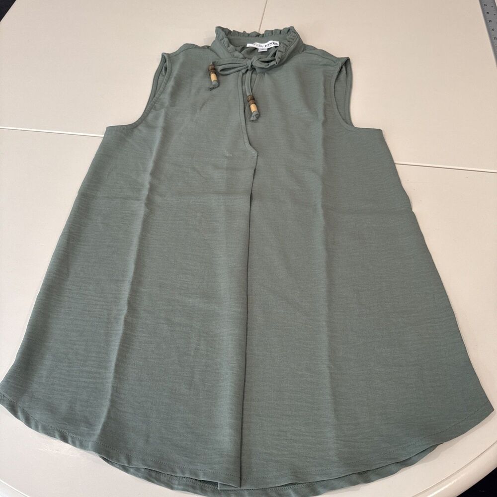 Everyday Jones Sleeveless Blouse Womens XS Olive Ruffle Neck Beaded Tie Top